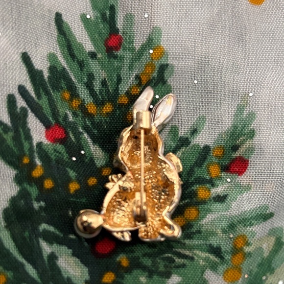 Angry Bunny Floral Brooch with Pearl Tail - Picture 5 of 5